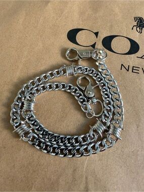 barbed wire wallet chain features a bold, industrial design New 25 inches long